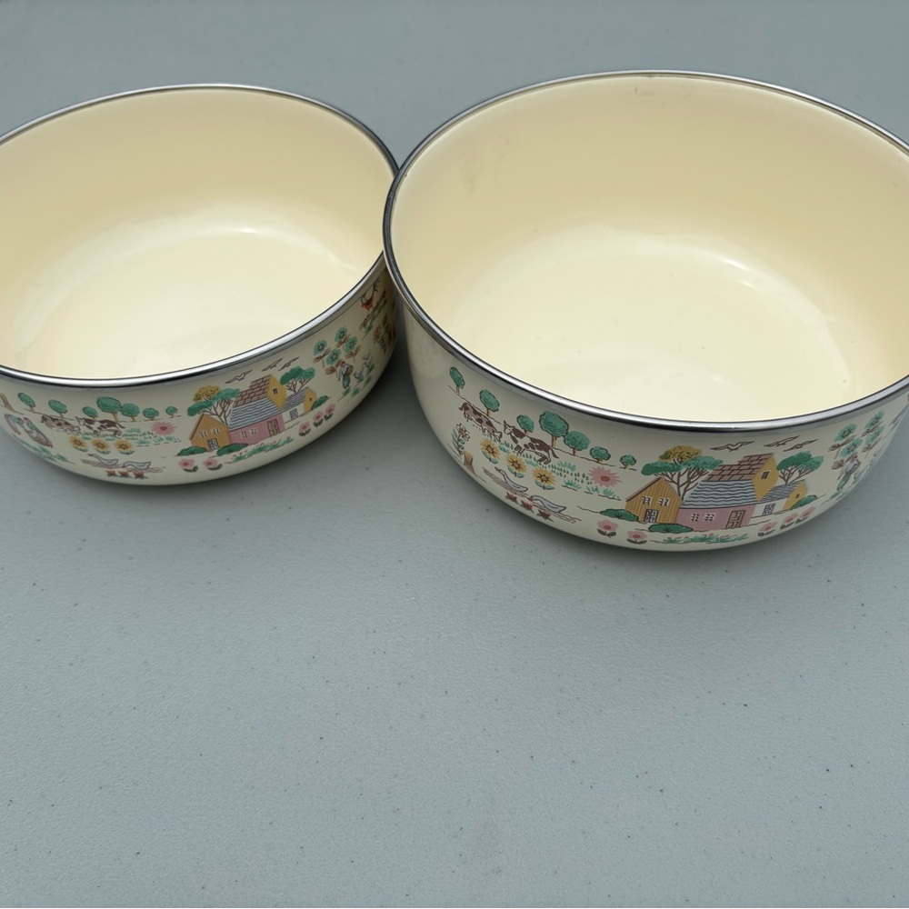 Vintage Cream Enamel Bowl with Pastoral Scene - Picture 3 of 3
